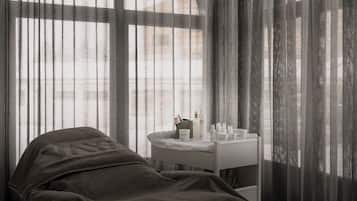 Sauna, hot tub, steam room, hot stone massages, 5 treatment rooms