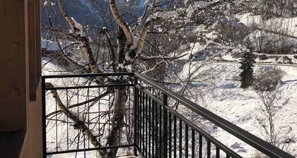 Chalet 'L'envers' with Mountain View, Private Terrace and Wi-Fi
