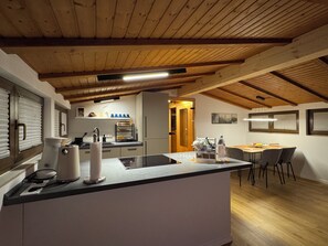 電子レンジ、オーブン、コンロ、食器洗い機