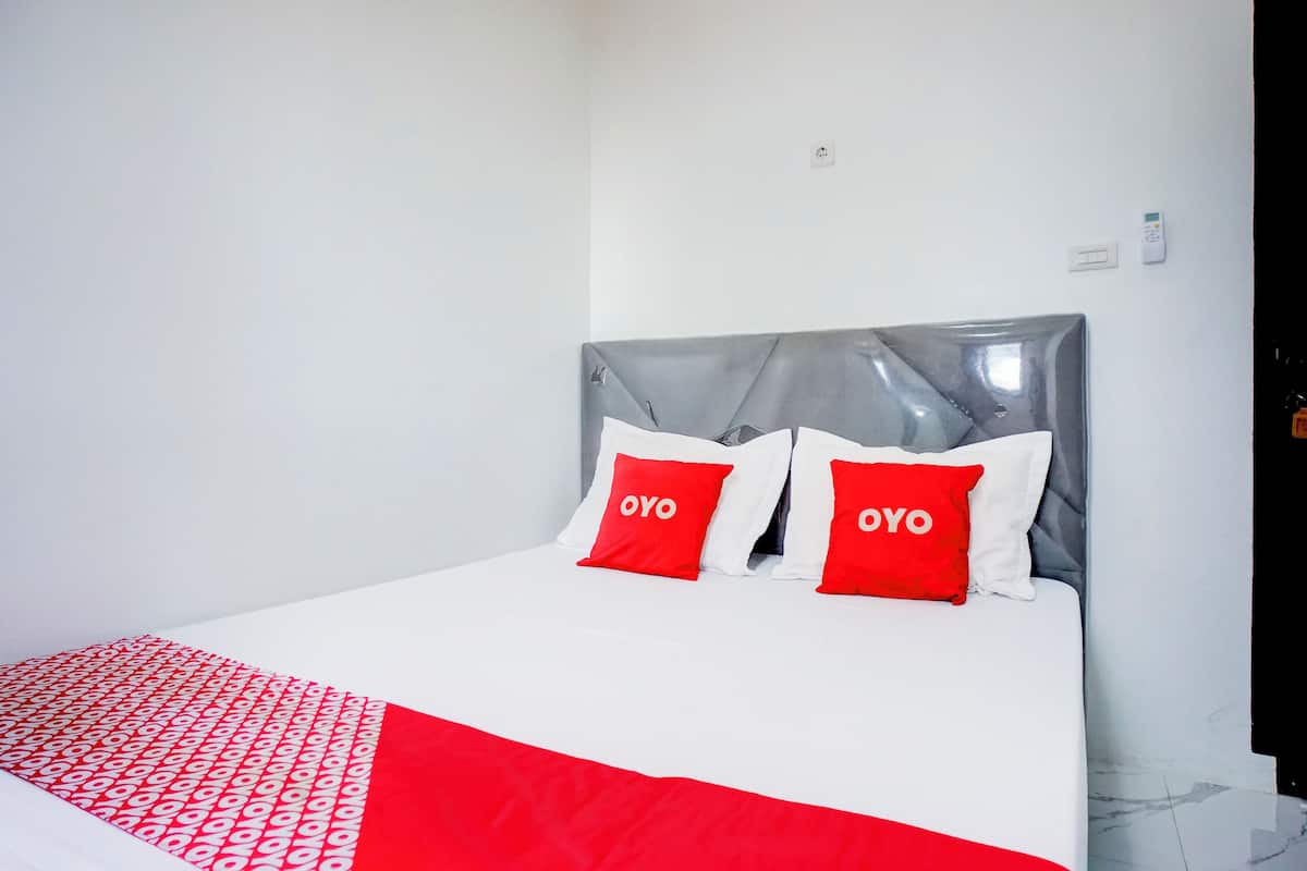 Deluxe Double Room | In-room safe, free WiFi, bed sheets