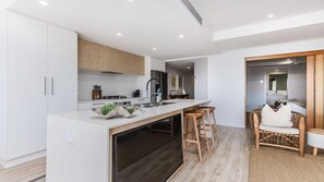 Fridge, microwave, stovetop, dishwasher