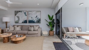 تلفزيون ذكي، مشغل دي في دي�، كُتُب