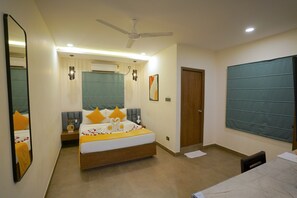 Habitación Deluxe | Escritorio, wifi gratis y ropa de cama 