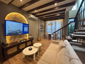 Mezzanine Studio | Living area