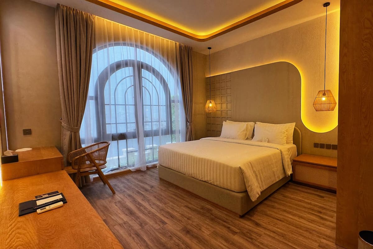 Family Suite | 1 bedroom, in-room safe, iron/ironing board, free WiFi