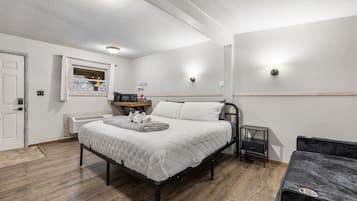 1 bedroom, WiFi, bed sheets