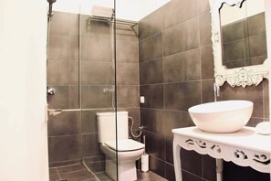 Hårtørrer, håndklæder, Sæbe, Toiletpapir