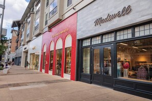 Exterior detail - The Treehouse - Fun 2BR Retreat in the Domain (Austin)