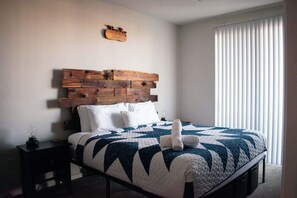 2 chambres, fer et planche à repasser, Wi-Fi, draps fournis