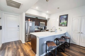 Fridge, microwave, stovetop, dishwasher