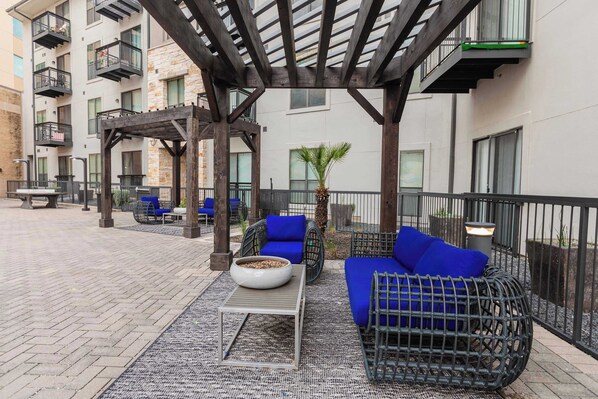 Terrace/patio - The Treehouse - Fun 2BR Retreat in the Domain (Austin)