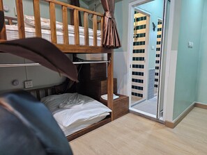 Dormitorio compartido, dormitorio mixto (Bunk Bed in Mixed Dormitory Room) | Baño compartido