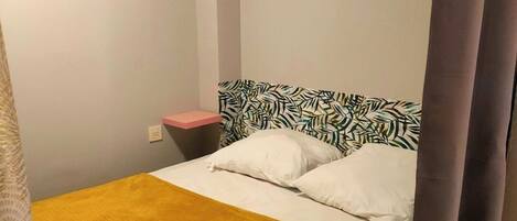 1 soveværelse, sengetøj