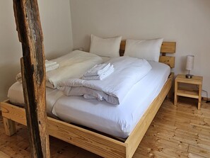 4 bedrooms, travel crib, free WiFi, bed sheets - Rurtalgarten - listed half-timbered house near the River Rur (Simmerath)