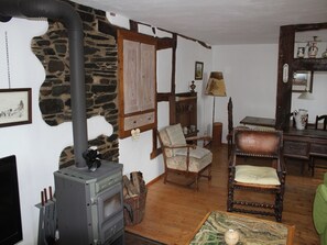 TV, fireplace - Rurtalgarten - listed half-timbered house near the River Rur (Simmerath)