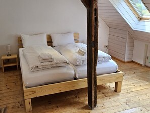 4 Schlafzimmer, Reisekinderbett, kostenloses WLAN, Bettwäsche