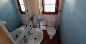 Haartrockner, Bidet, Seife, Toilettenpapier