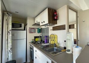 Geladeira, micro-ondas, fogão, cooktop