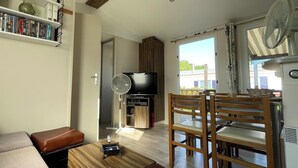 TV - Quiet mobile home in a family campsite JF383 (Les Mathes)