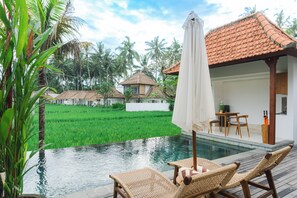 9 outdoor pools, pool umbrellas, sun loungers