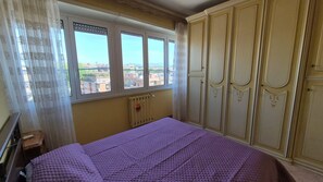 1 chambre, fer et planche à repasser, Wi-Fi gratuit, draps fournis