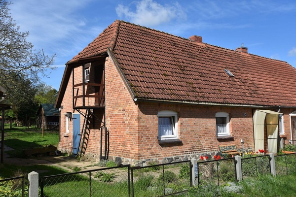 Willis Kate - Außenansicht vom Giebel her