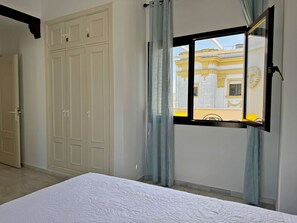 Bügeleisen/Bügelbrett, kostenloses WLAN, Bettwäsche