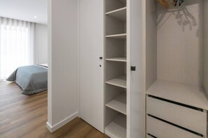 3 quartos, ferros/tábuas de passar roupa, Wi-Fi, roupa de cama
