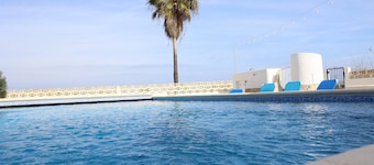 Villa on the beach with private pool - holaVivienda Inmobiliaria