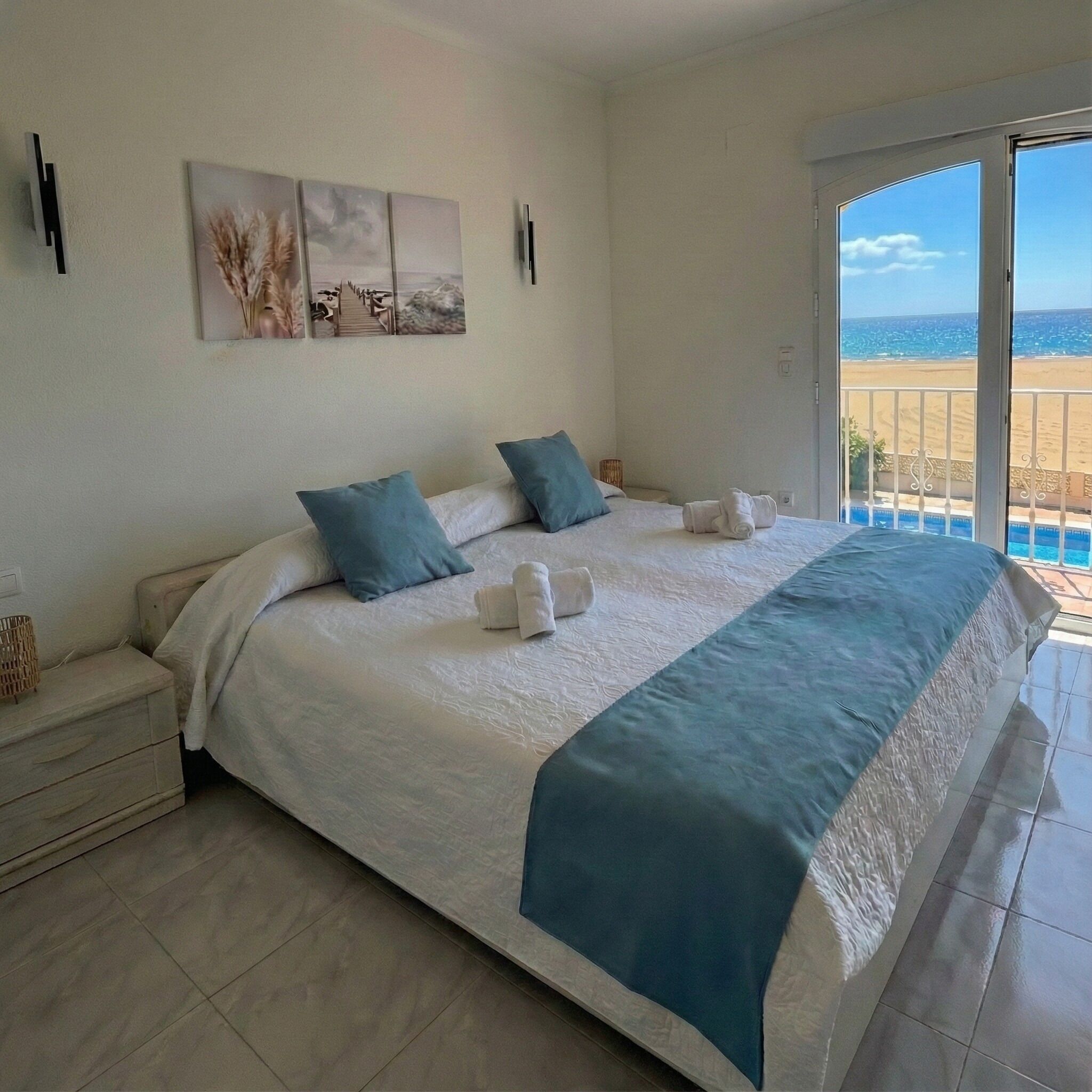 3 slaapkamers, een strijkplank/strijkijzer, wifi, beddengoed