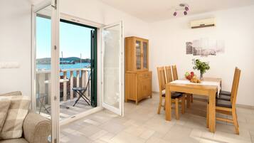 Departamento, balcón, vista al mar | Comedor