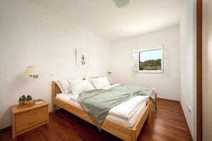 Apartment, Sea View | Iron/ironing board, free WiFi - Sun Spalato Maslinica (Maslinica)