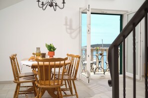 อพาร์ทเมนท์, ระเบียง, วิวทะเล | ห้องรับประทานอาหาร