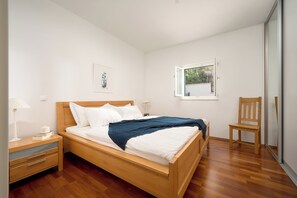 Íbúð - sjávarsýn | Straujárn/strauborð, ókeypis þráðlaus nettenging