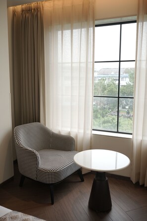 Coffres-forts dans les chambres, bureau, Wi-Fi gratuit, draps fournis