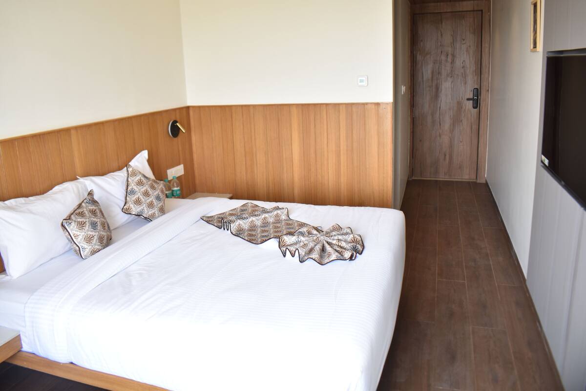 In-room safe, desk, free WiFi, bed sheets