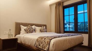 Coffres-forts dans les chambres, bureau, Wi-Fi gratuit, draps fournis