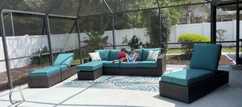 Solar Heated Pool, Sleeps 10, Peaceful retreat close to shopping and beach!