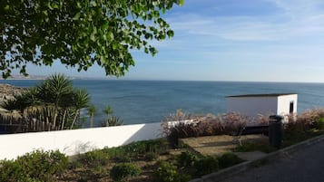 Casa, 2 quartos, sacada | Praia