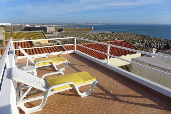 House Of The Cat Who Wanted To Be A Fisherman - Peniche