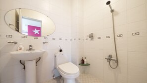 Basic-Zimmer, 1 Schlafzimmer (Room 102 (BBQ / Netflix)) | 1 Schlafzimmer, kostenloses WLAN