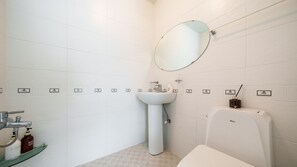 Basic Room, 1 Bedroom (Room 201 (BBQ / Netflix))