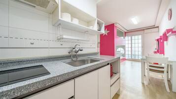 Basic Room, 1 Bedroom (Room 102 (BBQ / Netflix)) | 1 bedroom, free WiFi
