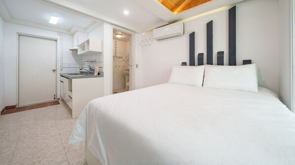 Basic Room, 1 Bedroom (Room 203 (BBQ / Netflix)) | 1 bedroom, free WiFi