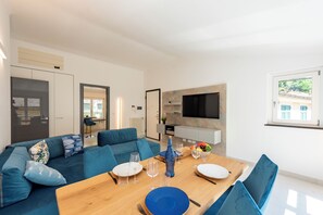 Family Apartment, Multiple Bedrooms, 2 Bathrooms (Wonderful House In Portofino with) | Living area