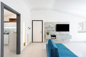 Appartement familial, 2 chambres, 2 salles de bains (Wonderful House In Portofino with) | Aire de séjour | Téléviseur connecté