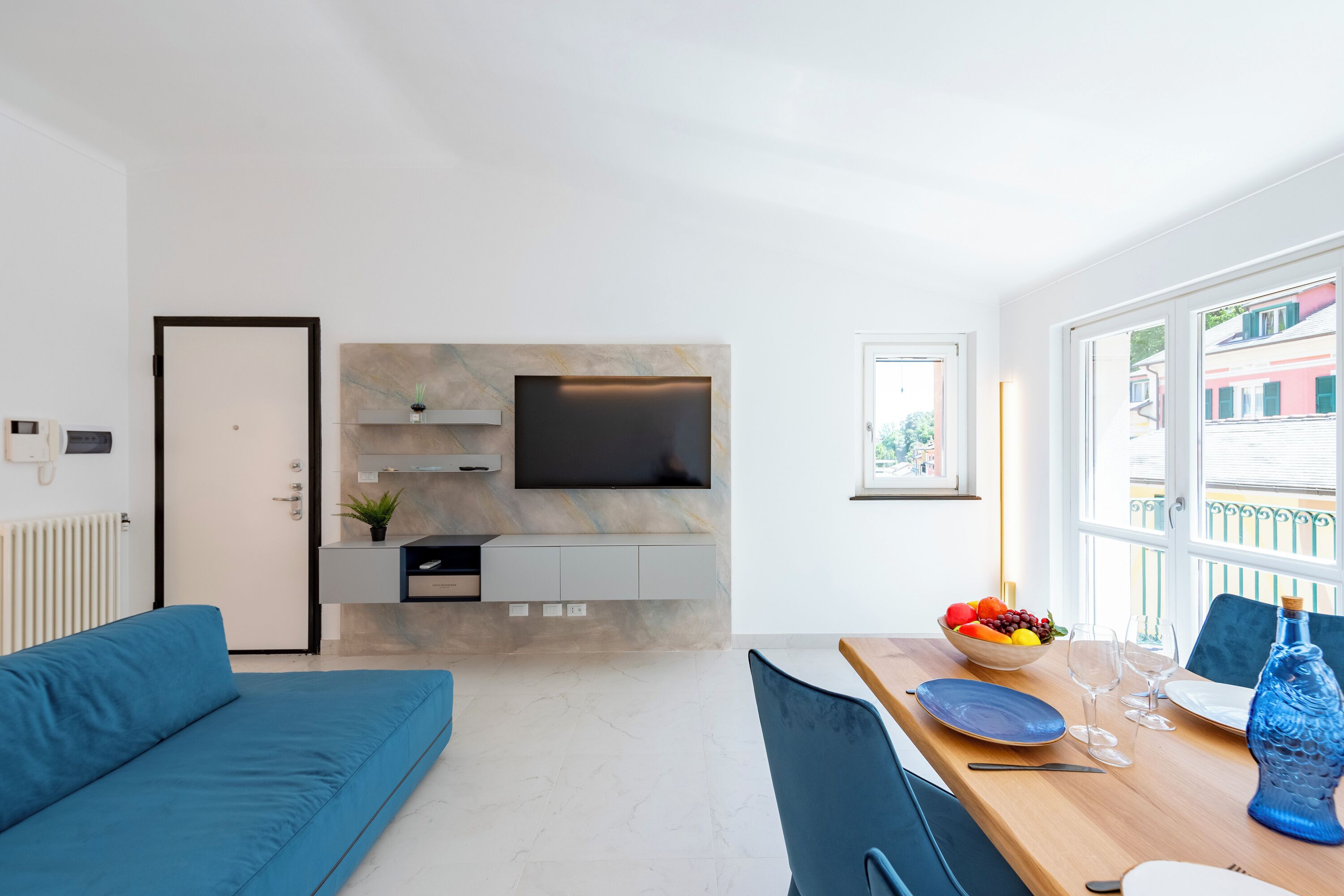 Family Apartment, Multiple Bedrooms, 2 Bathrooms (Wonderful House In Portofino with) | Living area | 21-inch Smart TV with cable channels