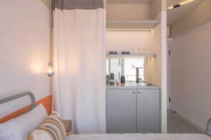WiFi, bed sheets