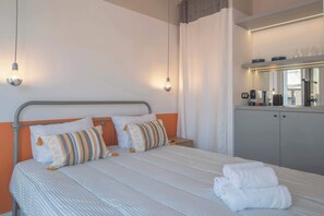 WiFi, bed sheets