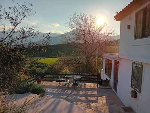 Quiet peaceful cottage in the hills